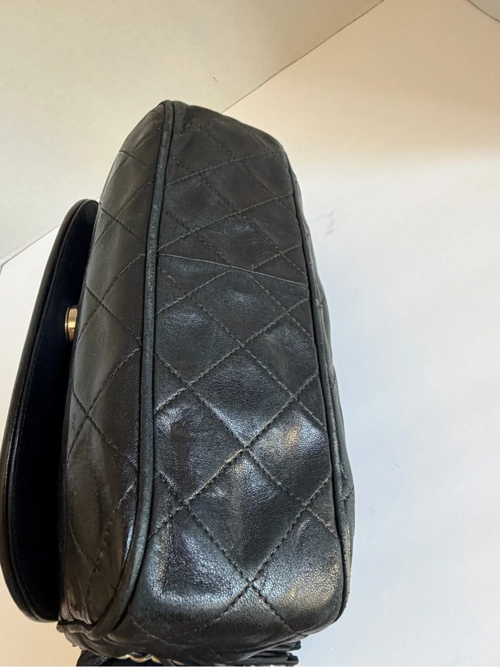 CHANEL Black Quilted Lambskin Shoulder Bag with Gold Chain